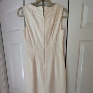 Elie Tahari Size 4 Cream dress